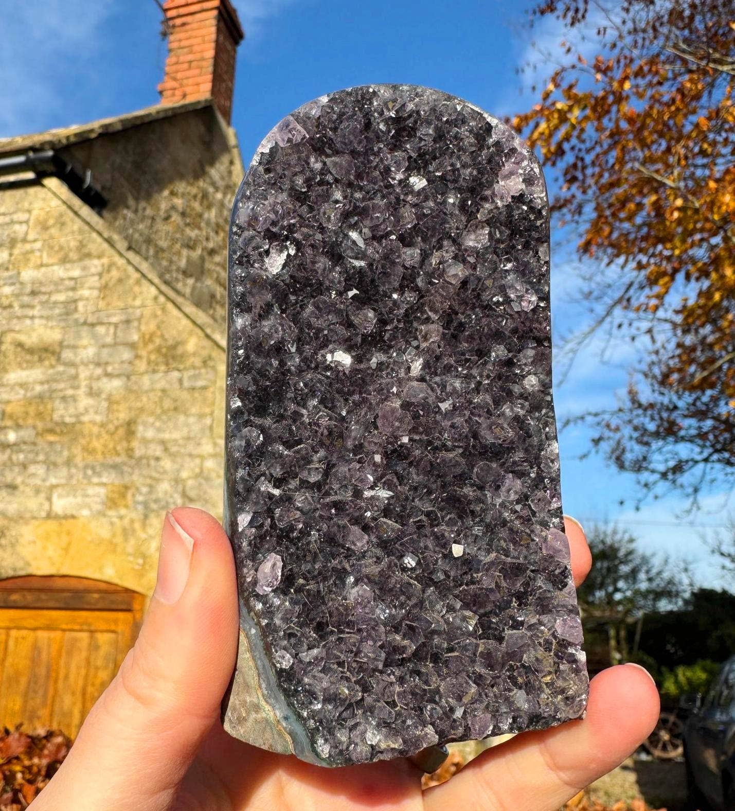 Amethyst geode 537g cut base 116mm tall by 60mm wide
