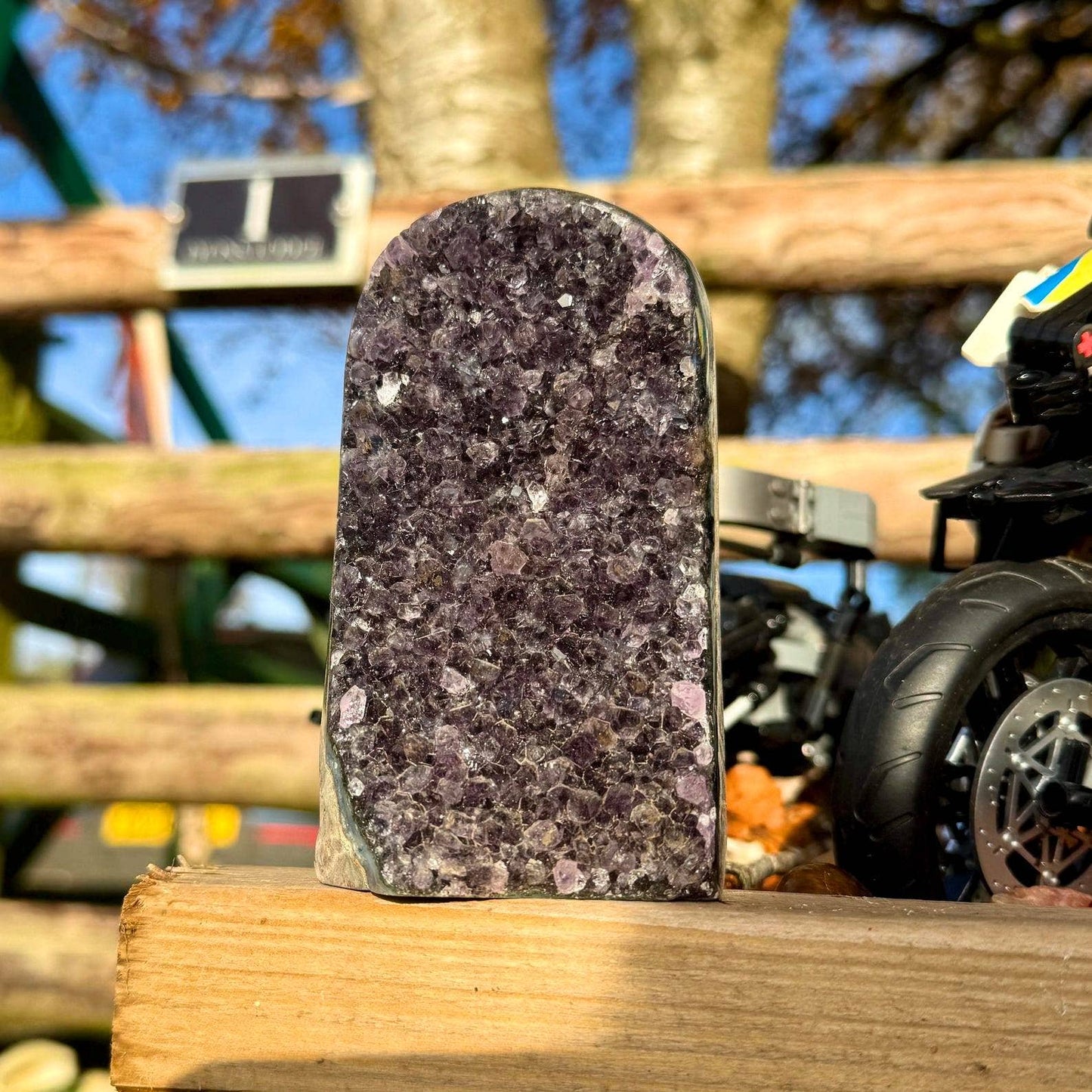 Amethyst geode 537g cut base 116mm tall by 60mm wide