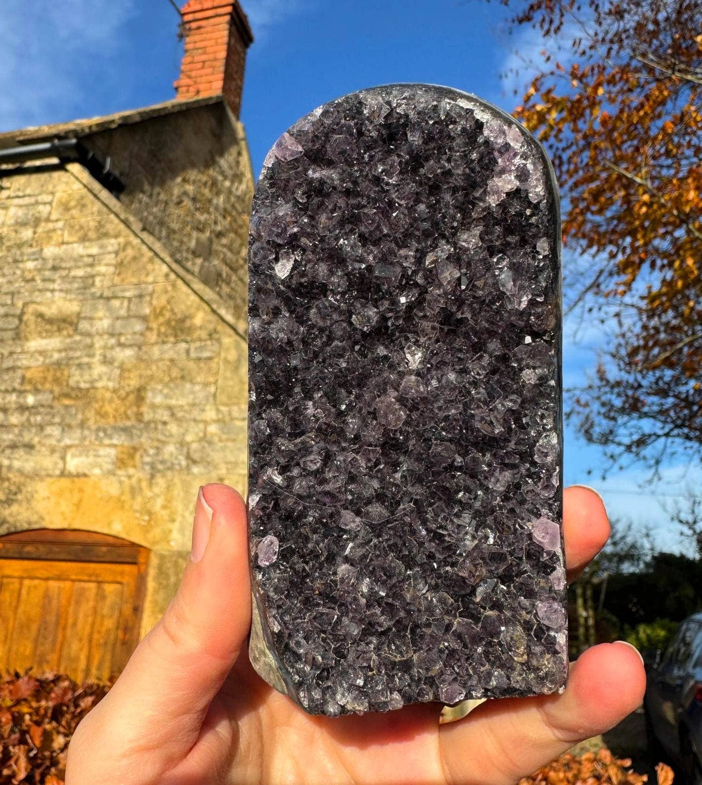 Amethyst geode 537g cut base 116mm tall by 60mm wide