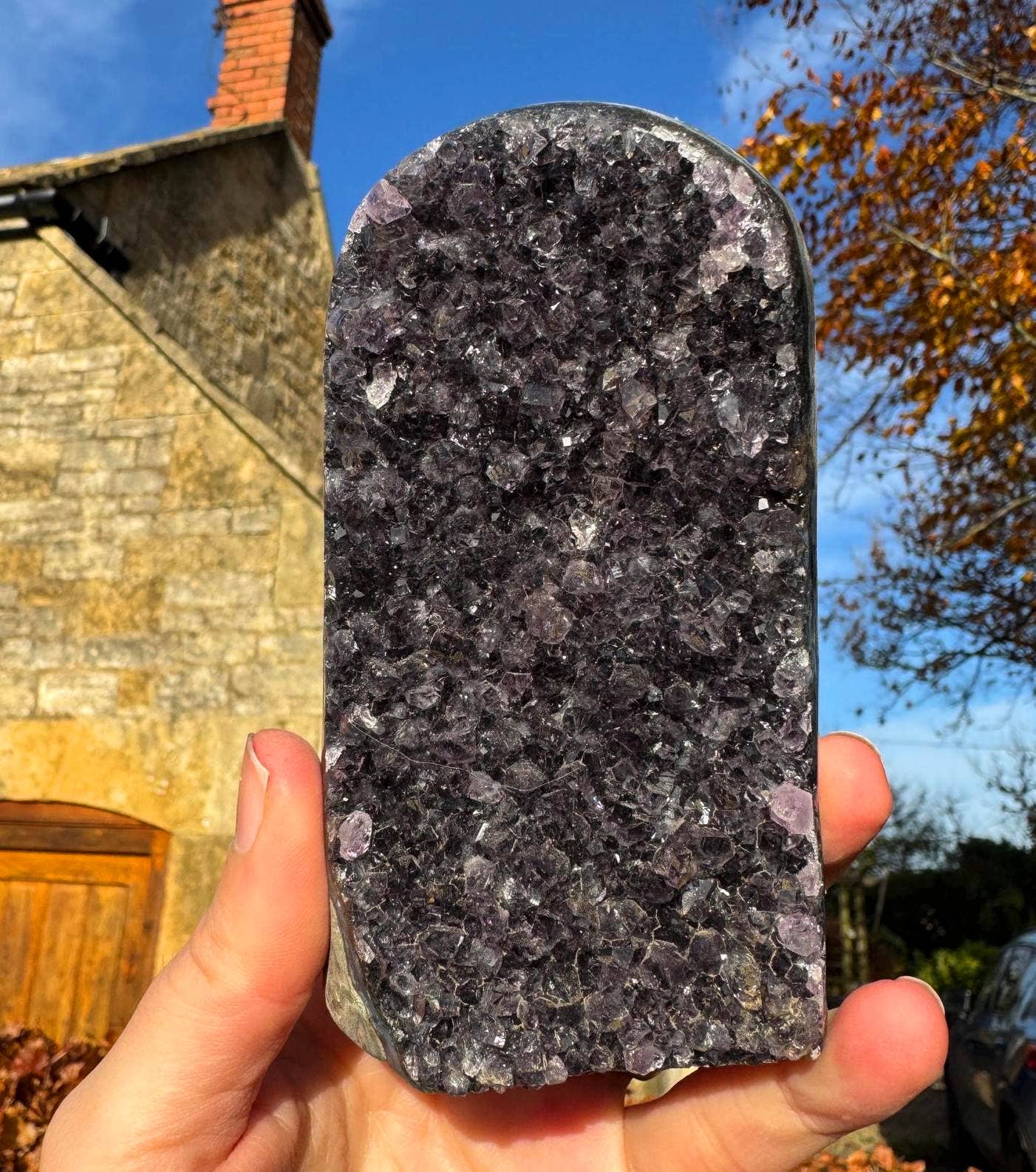 Amethyst geode 537g cut base 116mm tall by 60mm wide